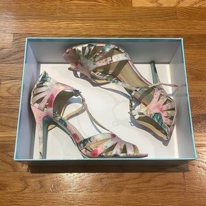 Betsey Johnson Blue SB-Tee dress pump, floral, 9